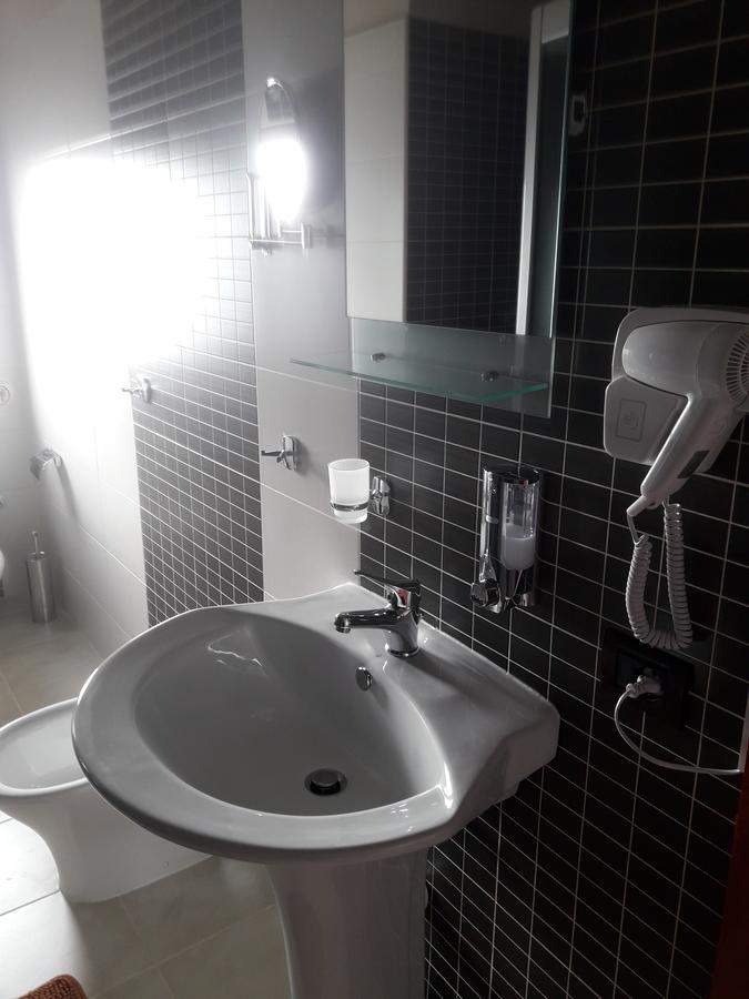 Hotel Vila Mano كورتشي المظهر الخارجي الصورة